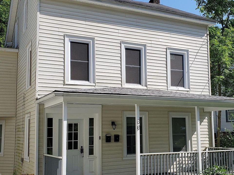 Primary Photo - 38 Vineyard Ave