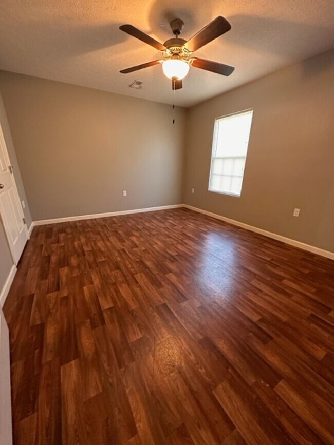 Foto del edificio - 106 Nancy Ln