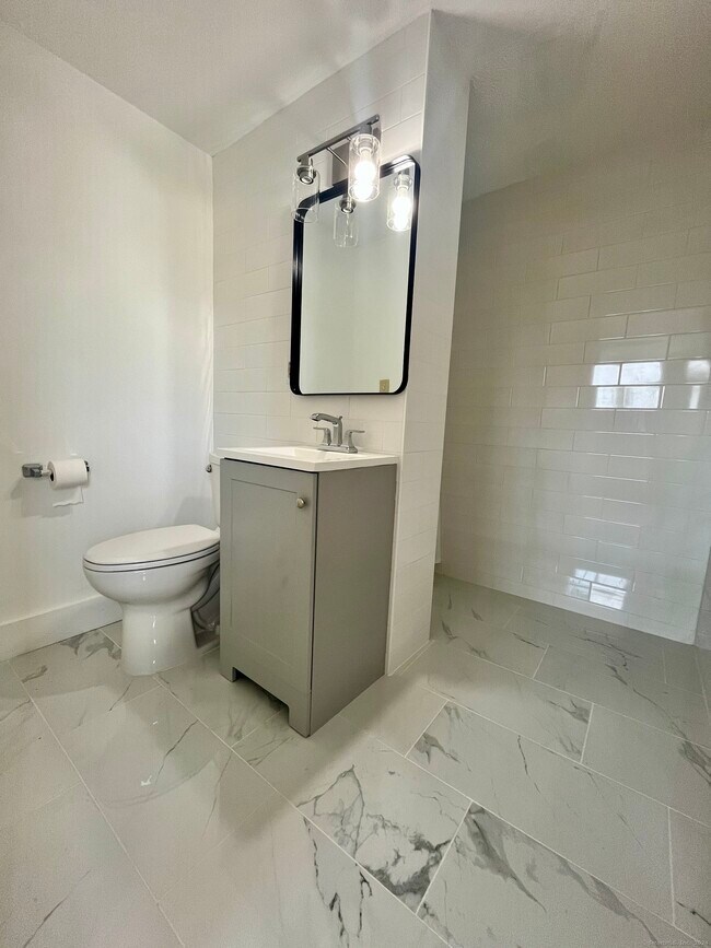 889 Farmington Ave Unit 1, Bristol, CT 06010 Room for Rent in Bristol