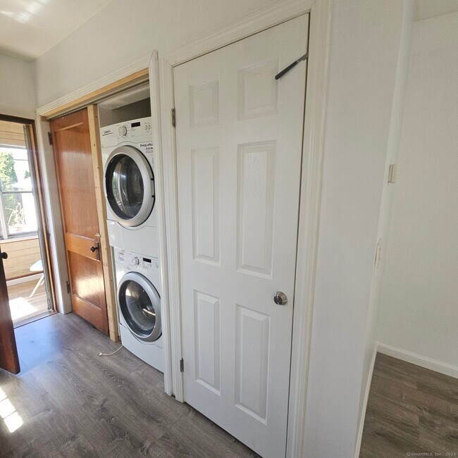 253 Hartford Ave, Wethersfield, CT 06109 Room for Rent in