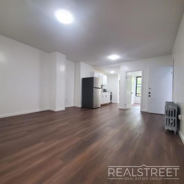 Building Photo - 3 bedroom in Brooklyn NY 11206