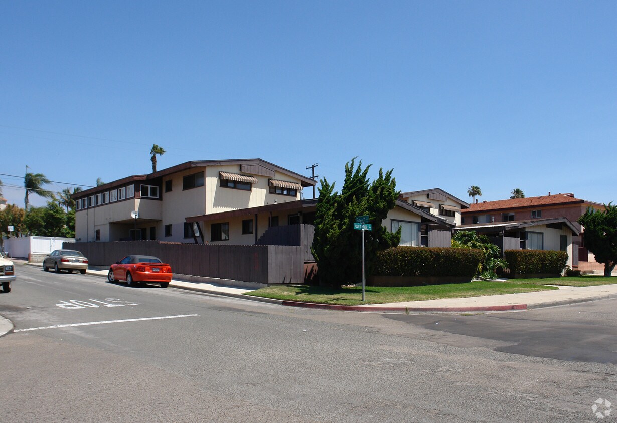 Building Photo - 926-932 Tourmaline St