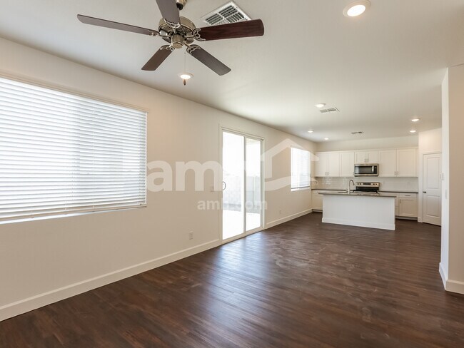 Foto del edificio - 8863 N 171st Dr