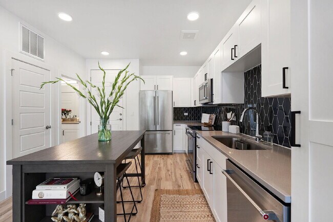 Building Photo - 2851 W 52nd Ave