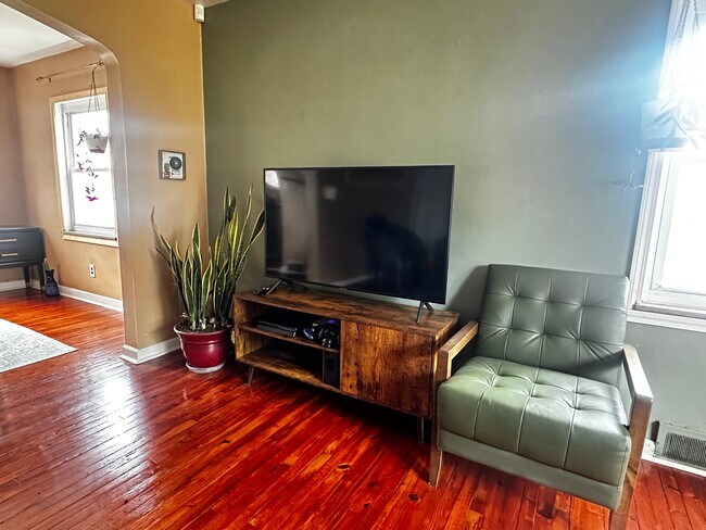 Foto del edificio - 1526 Edwards St