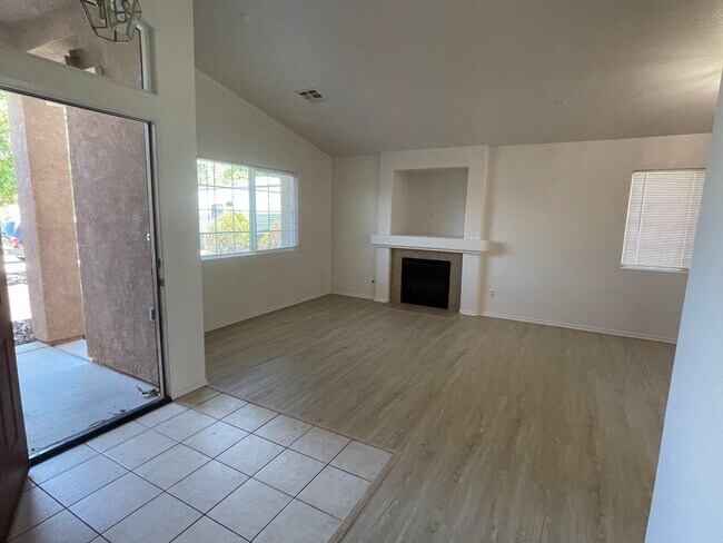 Foto del edificio - Adelanto Home-3 Bedrooms,2 Bathrooms, Lami...