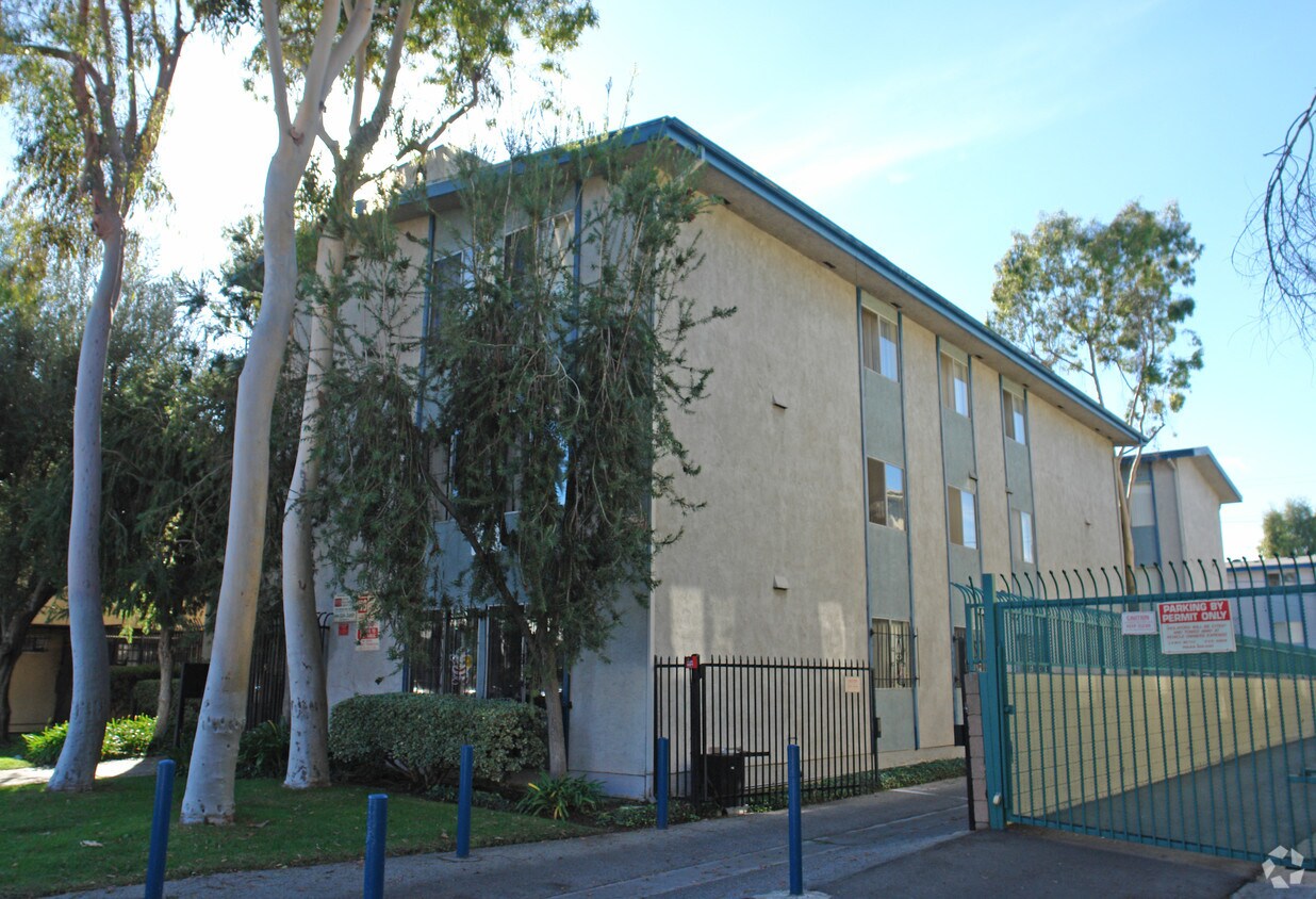 Foto del edificio - 1541 S St Andrews Pl