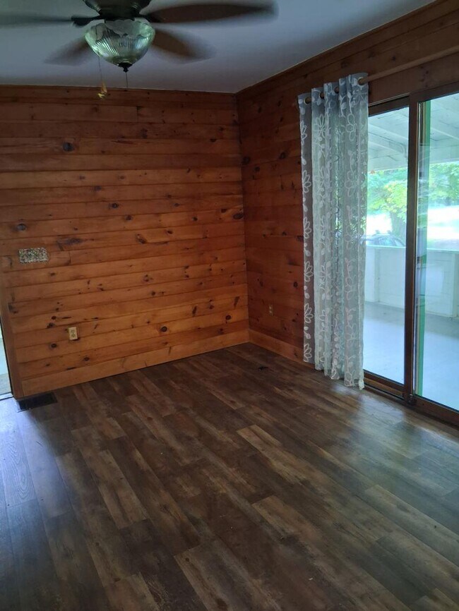 Foto del edificio - 836 N Chodikee Lake Rd