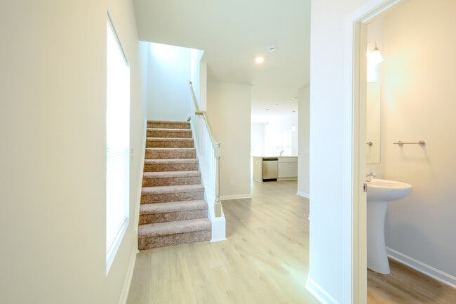 Entrada - 1510 Alvin Pond Dr