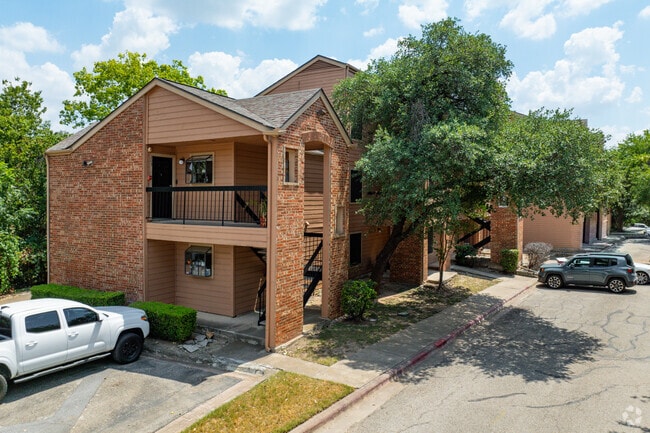 Building Photo - Tramor at Oak Bend