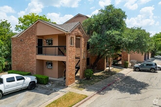 Building Photo - Tramor at Oak Bend