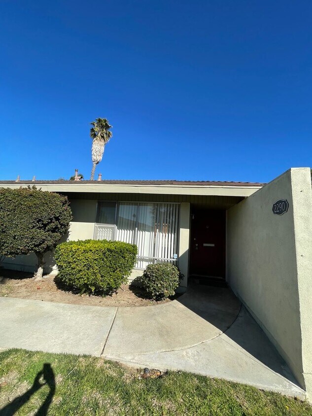 Primary Photo - Great location in Camarillo - Las Posas Ga...