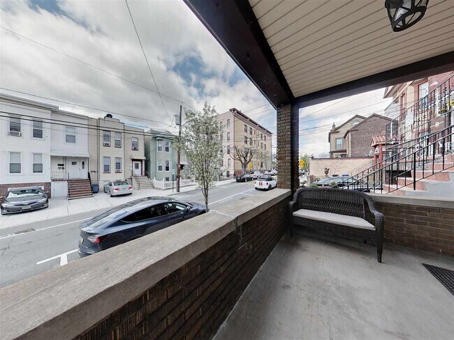 Building Photo - 314 3rd St