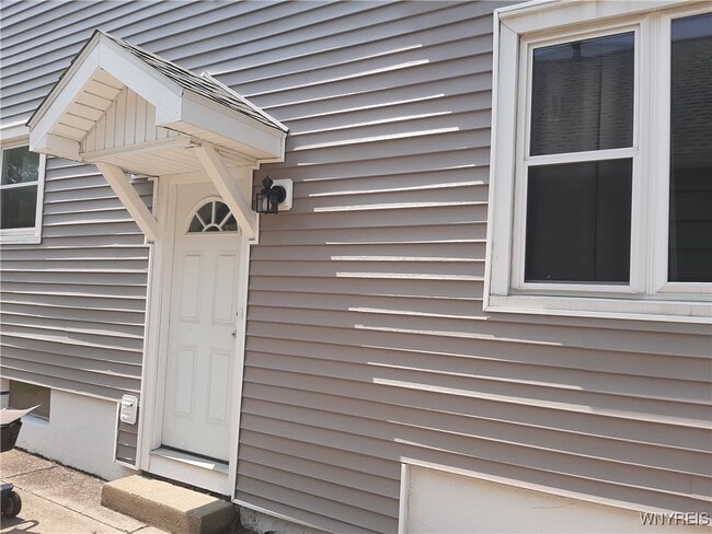 Building Photo - 131 Kamper Ave