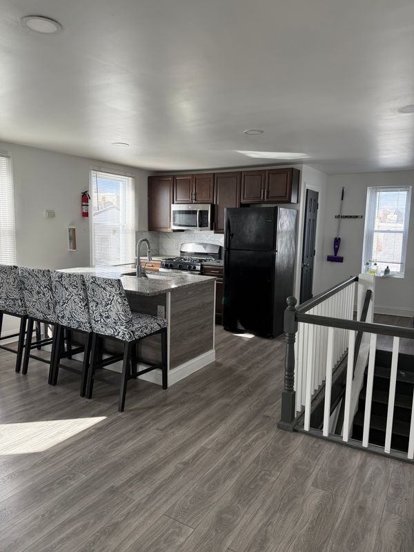 Building Photo - 6135 Vine St