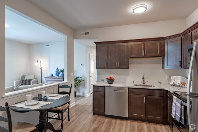 2 habitaciones, 1 baño - 912 pies cuadrados - Cocina y comedor - Homestead Senior Apartments and Townhomes