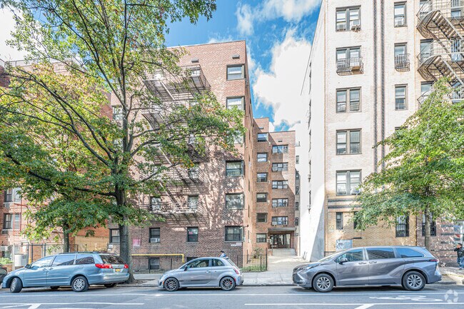 Foto del edificio - 13327 Sanford Ave