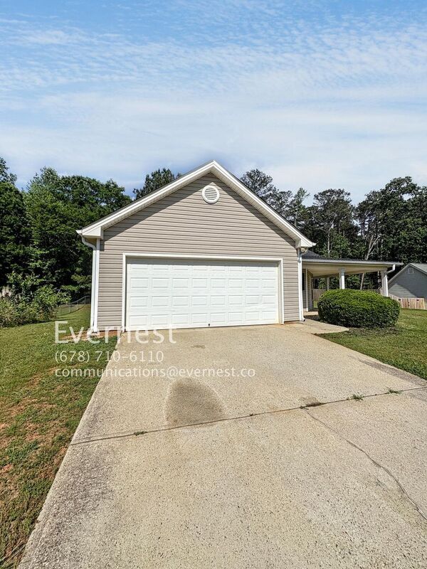 Building Photo - 942 Lopez Ln