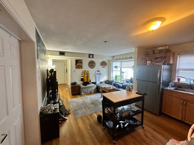 Foto del edificio - 64 Hillside St