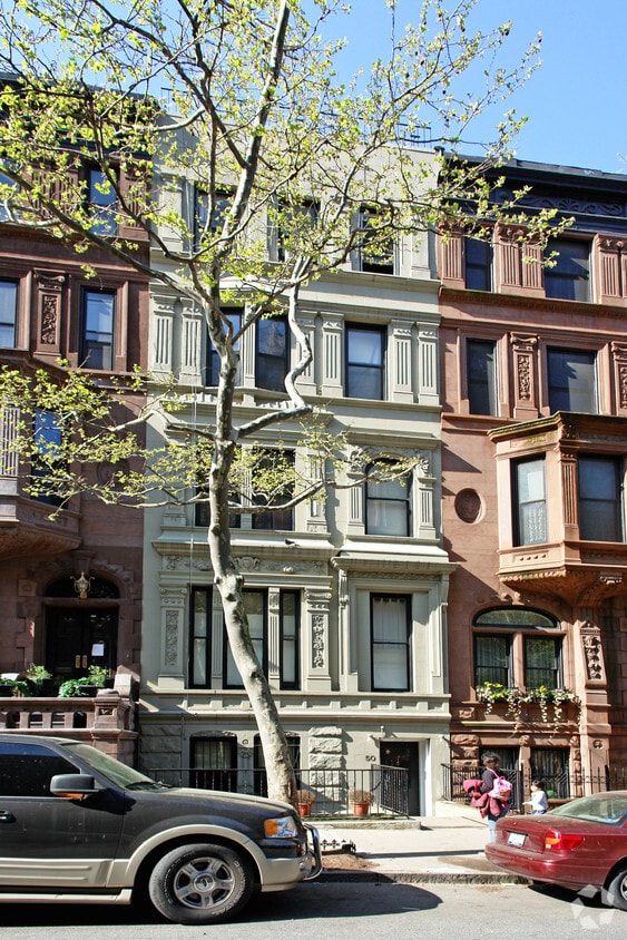 Building Photo - 50 W 85th St