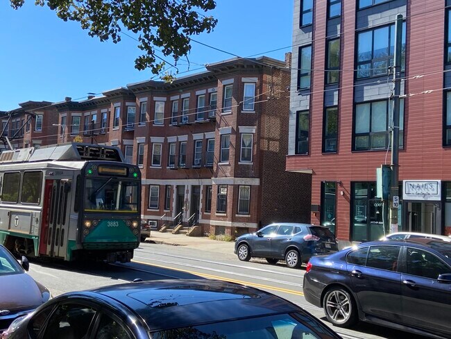 Building Photo - 28 S Huntington Ave