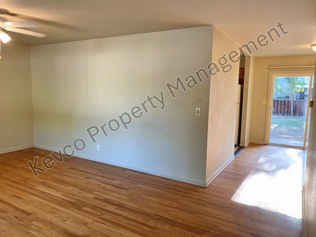 Foto del edificio - 1313 Fairview Dr