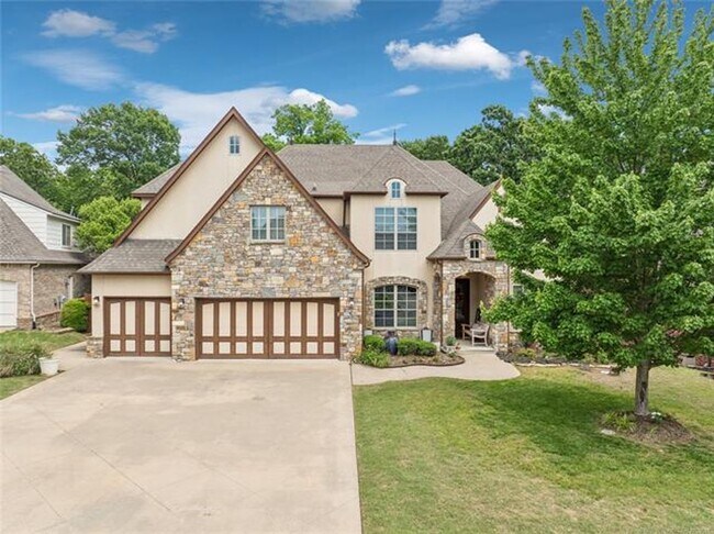 Foto del edificio - Stunning 5 bedroom 4.5 bath in Stonebrooke Glenn