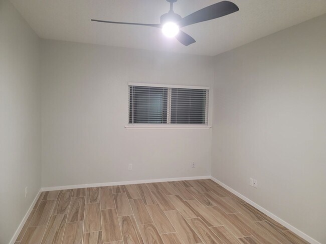 Foto del edificio - 7093 N Holiday Dr