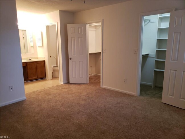 Building Photo - 504 Redbird Ct