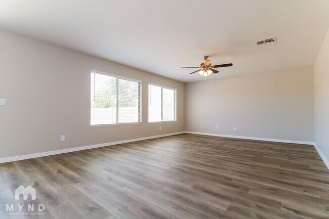 Foto del edificio - 25145 W Fremont Rd