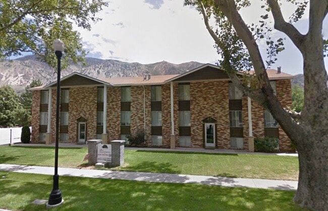 Building Photo - 734 N Main St