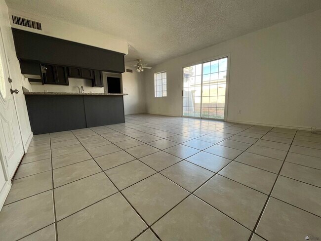 Foto del edificio - 2684 W 14th St