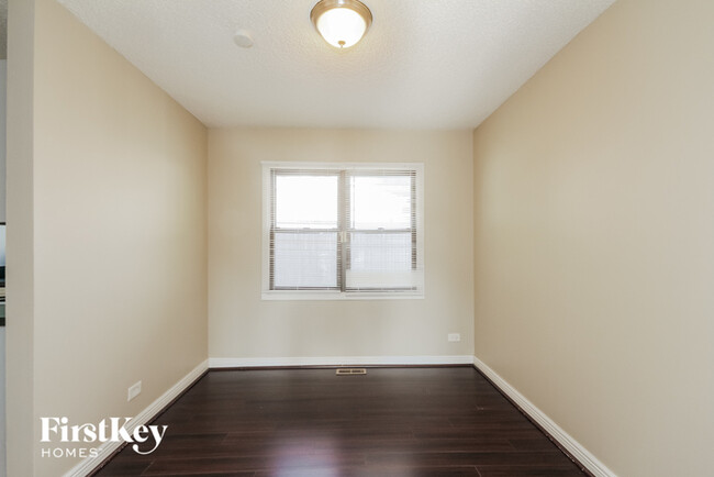 Building Photo - 16211 Fox Ct