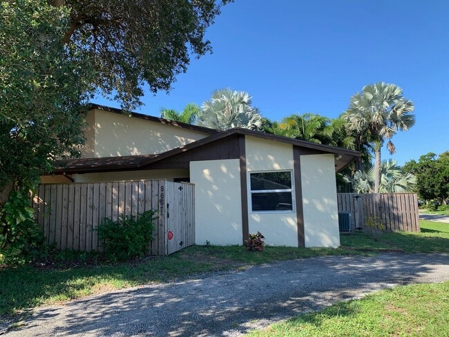 Building Photo - 8667 Uranus Terrace