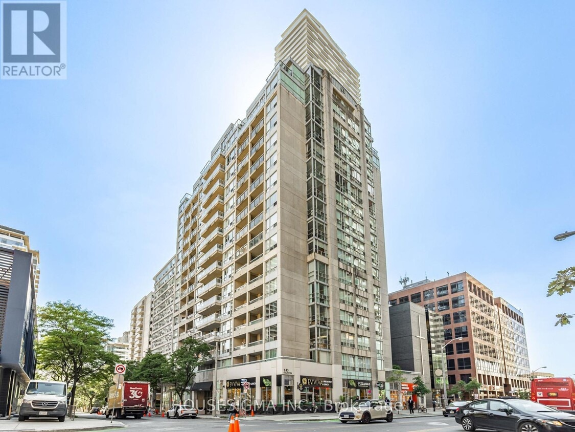 Primary Photo - 207-243 EGLINTON Ave