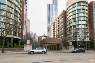 Building Photo - 480 N McClurg Ct