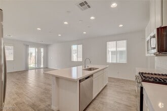 Building Photo - 9922 Angel Valley Dr