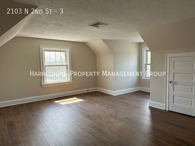 Foto del edificio - 1 Bedroom 1 Bath 3rd Floor Apt With Centra...