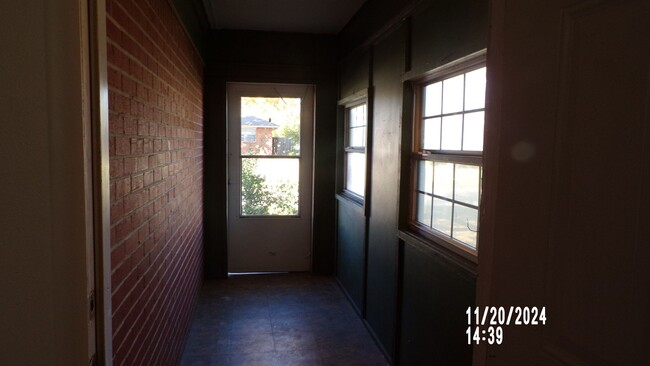 Building Photo - Great home located in Country Club,$200.00...