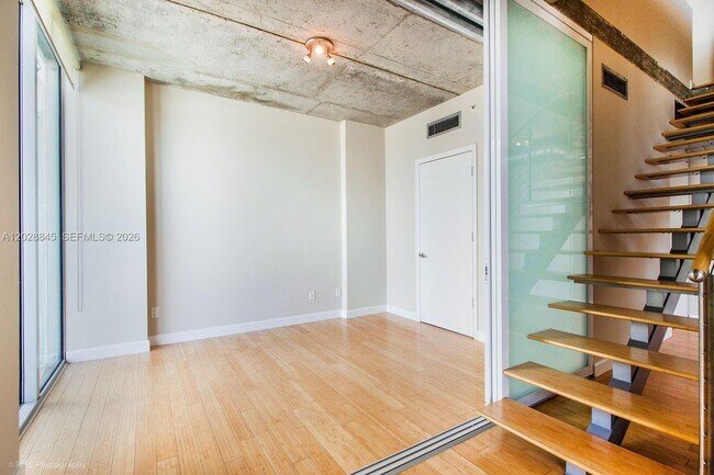 Foto del edificio - 690 SW 1st Ct