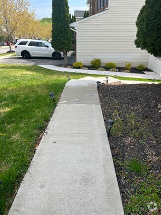 Building Photo - 6803 Lantana Dr