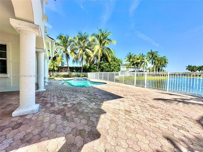 Foto del edificio - 5023 NW 94th Doral Pl