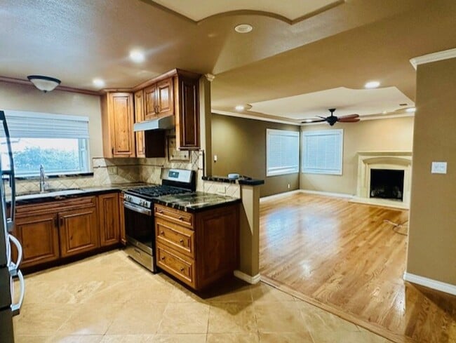 Foto del edificio - Move right in! This is an ideal home, gorg...