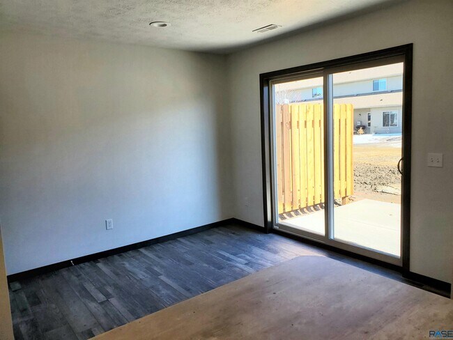 Building Photo - 2332 S Ronsiek Ave