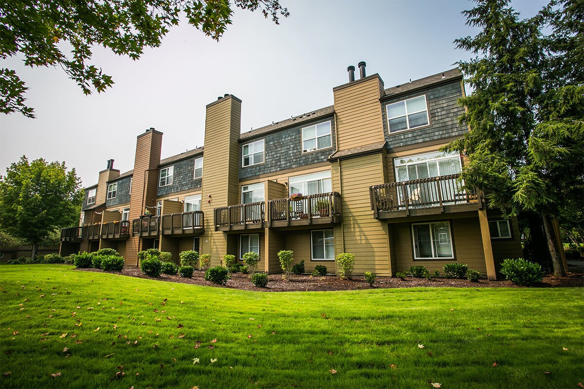 The Colonnade Luxury Townhome Apartments Apartments in Hillsboro, OR