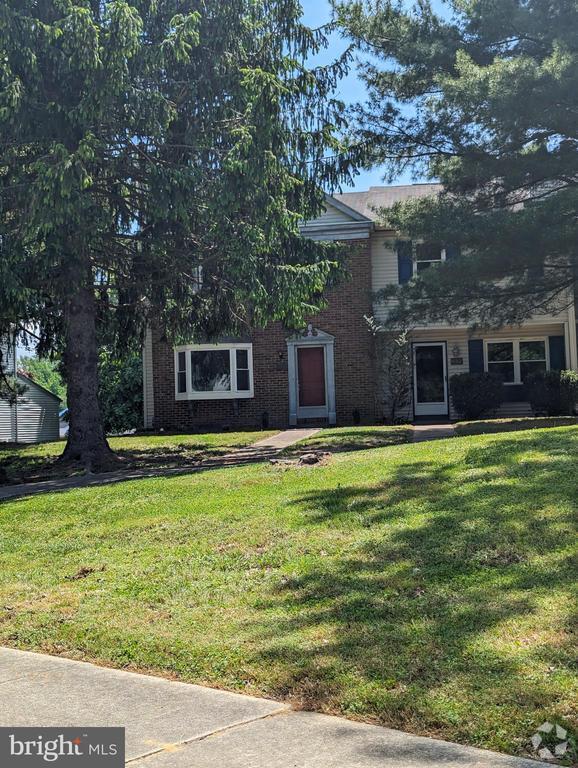 Building Photo - 830 Woodcrest Dr