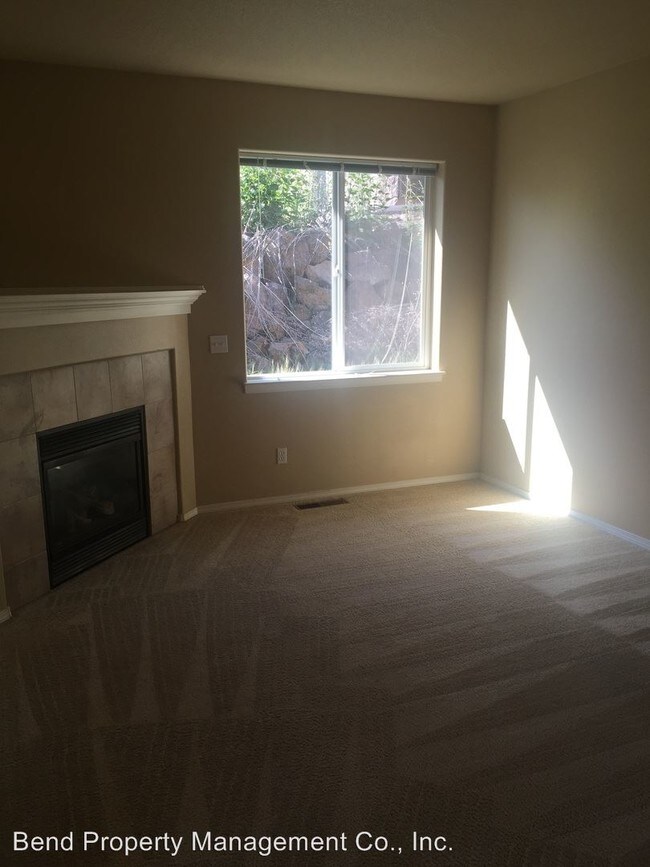 Foto del edificio - 1264 SW Silver Lake Blvd