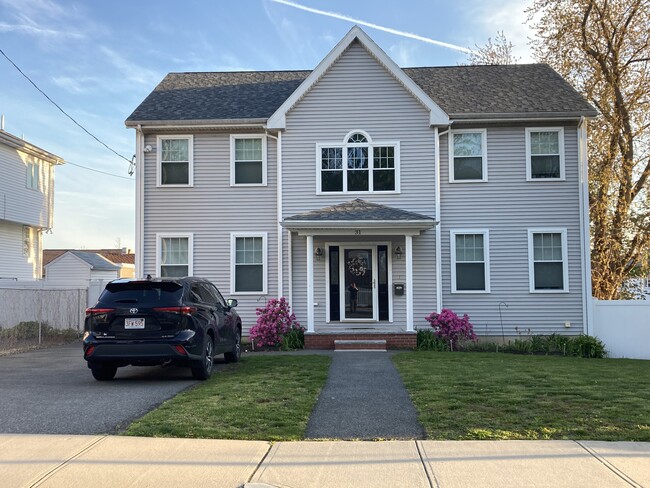 Building Photo - 31 Locust St