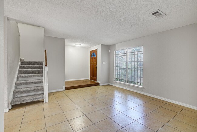 Foto del edificio - 5825 W Tidwell Rd