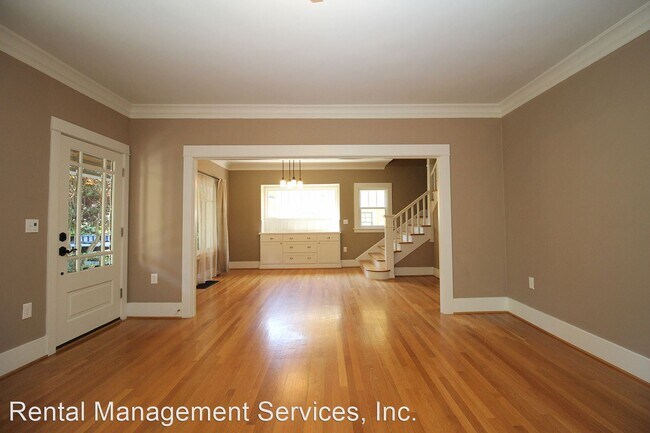 Foto del edificio - 5 br, 3.5 bath House - 2443 NE 10th Ave